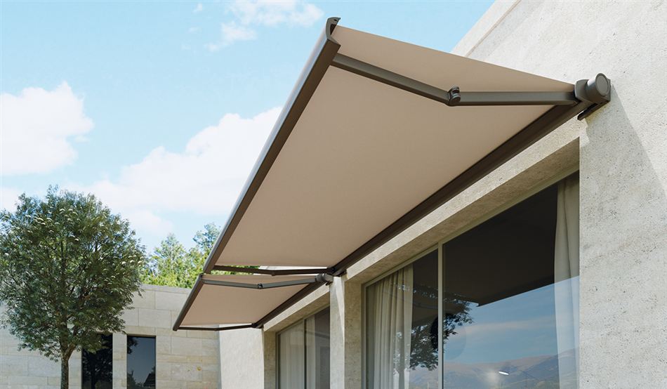 Toldo brazo articulado instalado en una terraza